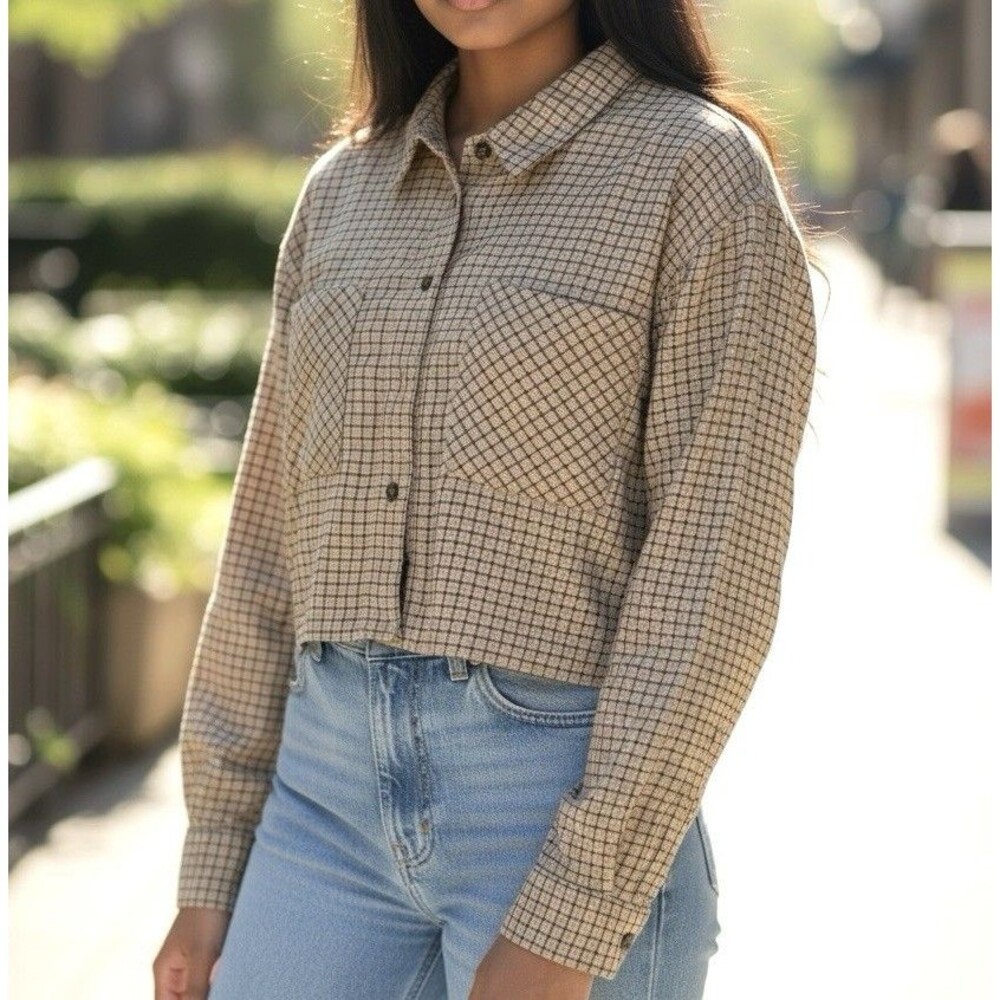 RSQ Women’s Cropped Flannel Shirt Plaid Brown Tan Long Sleeves
